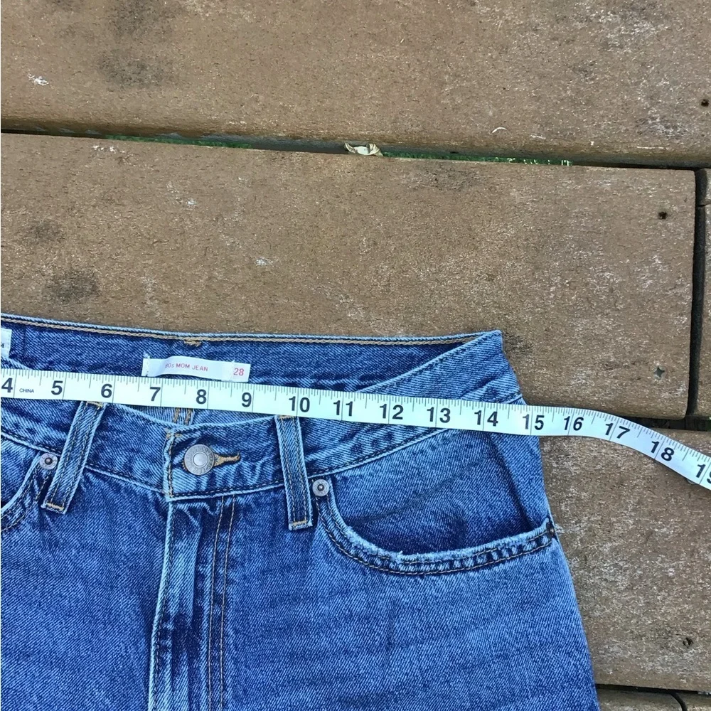 LEVI’S 80’s MOM JEAN SLIGHT DISTRESSING SIZE 28 H21 - Picture 6 of 7